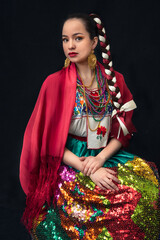 mujer latina vestida de china poblana folklor mexicano de puebla mexico con trenzas mulitcolores y...