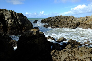 Fototapeta na wymiar The granite coast at low tide. (Batz-sur-mer in autumn)