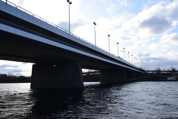 Fototapeta premium ドナウ川に架かる橋