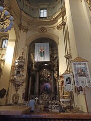 Fototapeta na wymiar interior of the cathedral of saint