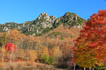 瑞牆山と紅葉