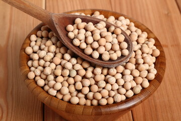 Whole yellow peas in wooden bowl