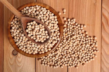 Whole yellow peas in wooden bowl