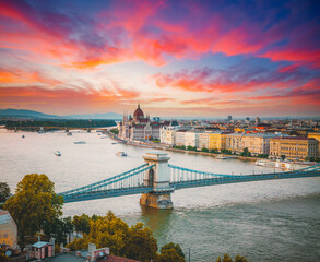 Fototapeta na wymiar Scenic top view of the Hungarian Parliament and Chain Bridge on the Danube river at sunset.