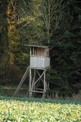 a new high seat in a field

