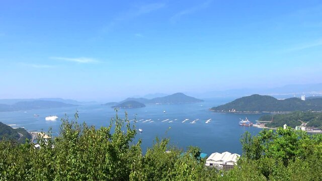 広島県坂町から撮影した瀬戸内海の風景 牡蠣の養殖 4K 金輪島 似島