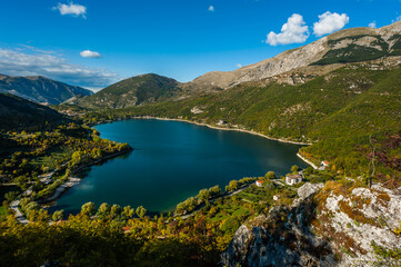 Fototapeta na wymiar Abruzzo, Lago di Scanno n.1