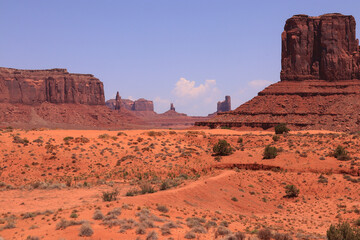 Monument Valley ciel bleu 