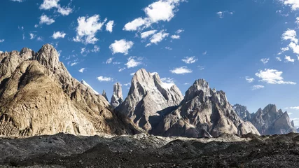 Tableaux ronds sur aluminium brossé K2 Great Trango Tower, mountain with sharp peak in Karakoram, K2 base camp trek, Pakistan  