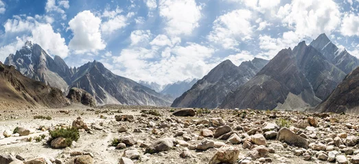 Cercles muraux K2 Chaîne de montagnes sur le sentier de trekking de Jula à Payu, trek du camp de base K2, Pakistan