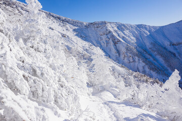 冬の硫黄岳山頂への登山道
