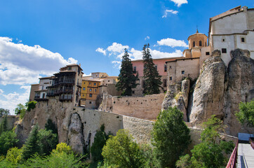 Fototapeta premium Slope of Canonigos street towards the hanging houses of Cuenca, Spain