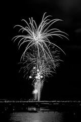 【モノクローム】渡月橋　花火