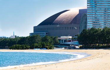 ももち浜の海と福岡ドーム