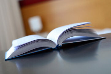 Aufgeschlagenes Buch