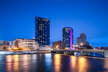 Fototapeta na wymiar Grand Rapids, Michigan, USA downtown skyline on the Grand River