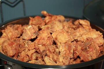 Crispy fried chicken legs in a round tray