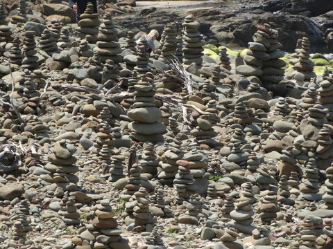 Soooo viele Steinstapel. Das ist eindeutig Kunst.