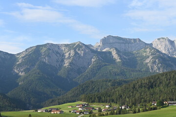 Fototapeta na wymiar Wandern Bergsteigen auf den Guffert den Hausberg der Münchner in Tirol Österreich bei Achenkirch Rofan