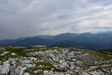 Wandern Bergsteigen auf den Guffert den Hausberg der Münchner in Tirol Österreich bei Achenkirch Rofan