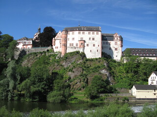 Fototapeta na wymiar Schloss Weilburg an der Lahn mit Residenzstadt in Hessen