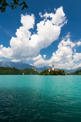 Obraz premium Lake Bled with mountains in Slovenia