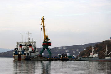 bay of ships, crane, sea,