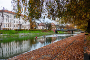 Obraz premium reflection of the old house in the water