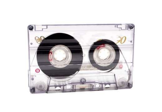 Alte Kassette isoliert auf wei&szlig;en Hintergrund