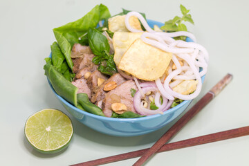 Asian Meat and Rice-noodles bowl