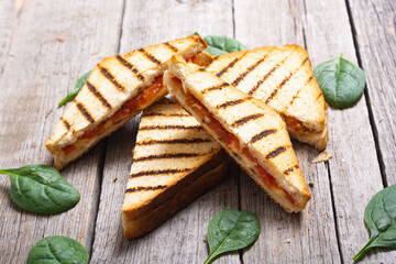 Grilled sandwiches with cheese