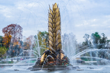 Fountain Golden Ear at VDNKh. Fountain Golden spike on the territory of Exhibition of Achievements of National Economy - obrazy, fototapety, plakaty