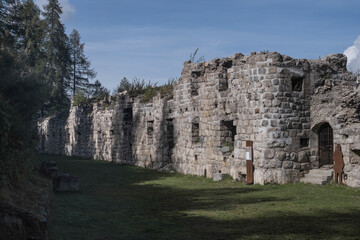 Ruinen eines Forts am Tonalepass