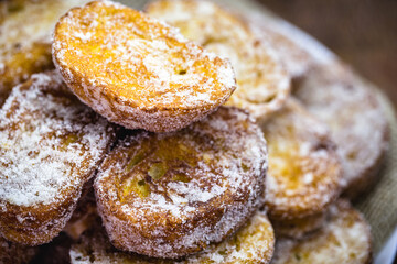 slices of fried or baked bread with sugar and cinnamon, known as golden slice, slice of lamb, french toast, Eggy bread, french toast, 