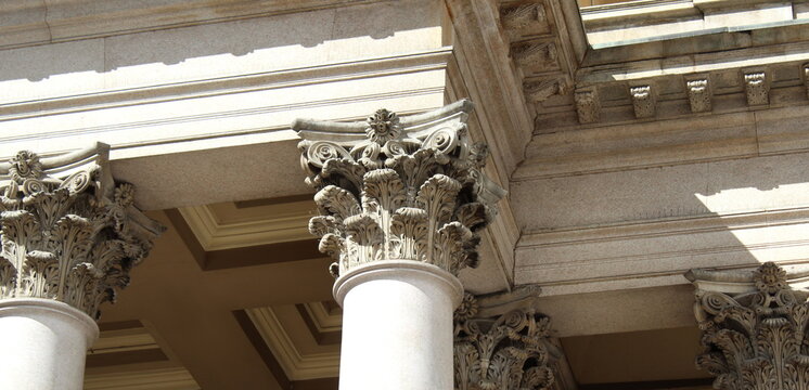 Capitelli corinzi e colonne del monumento storico