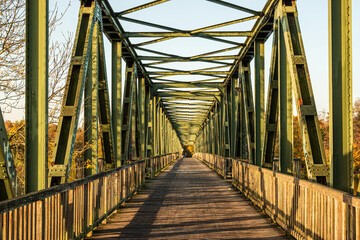 Alte Eienbahnbrücke Heisingen-Kupferdreh in Essen über der Ruhr - Radweg Wanderweg