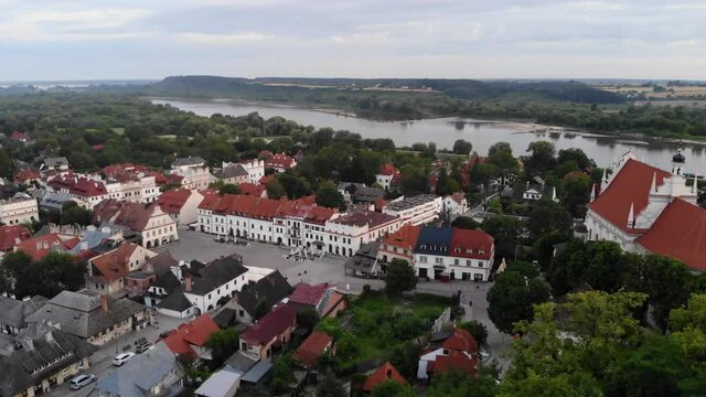 Widok z drona na Kazimierz Dolny nad Wisłą