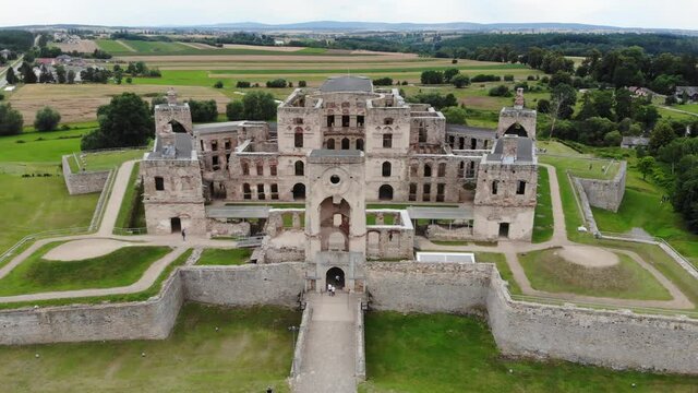 Zamek Krzyztopor w Polsce z drona