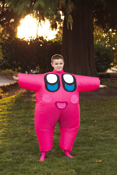 kid dressed up as kirby for halloween