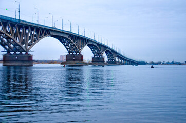 Fototapeta na wymiar Russian Saratov October 30, 2020: bridge over the Volga in autumn