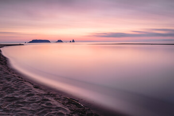 Obraz premium Beautiful sunrise at the sea (The Medes Islands, Mediterranean Sea, Costa Brava, Estartit, Catalonia, Spain)