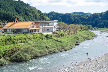 Fototapeta premium 岐阜県 美濃市のとてもきれいな川