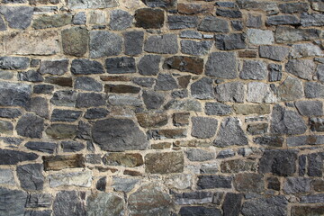 Unregelmäßige Natursteinmauer