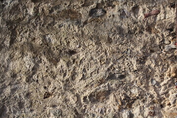 Unregelmäßige Natursteinmauer