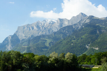 Panorama de montagnes dans les Alpes