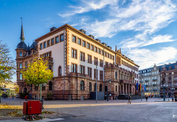 Naklejka premium Town hall (Rathaus) in Wiesbaden in a wonderful warm light, Germany