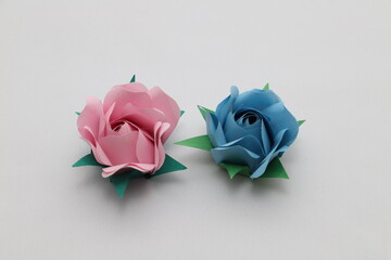 折り紙で作った手作りのバラの花