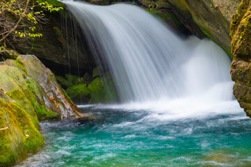 Fototapeta premium Autumn scenery of Muyu Xiangxiyuan in Shennongjia, Hubei, China 