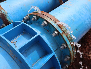 A big blue water steel pipe was water leaking out.
