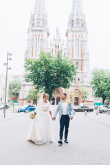 Obraz premium Lemon wedding at the groom's with the bride in a wedding dress